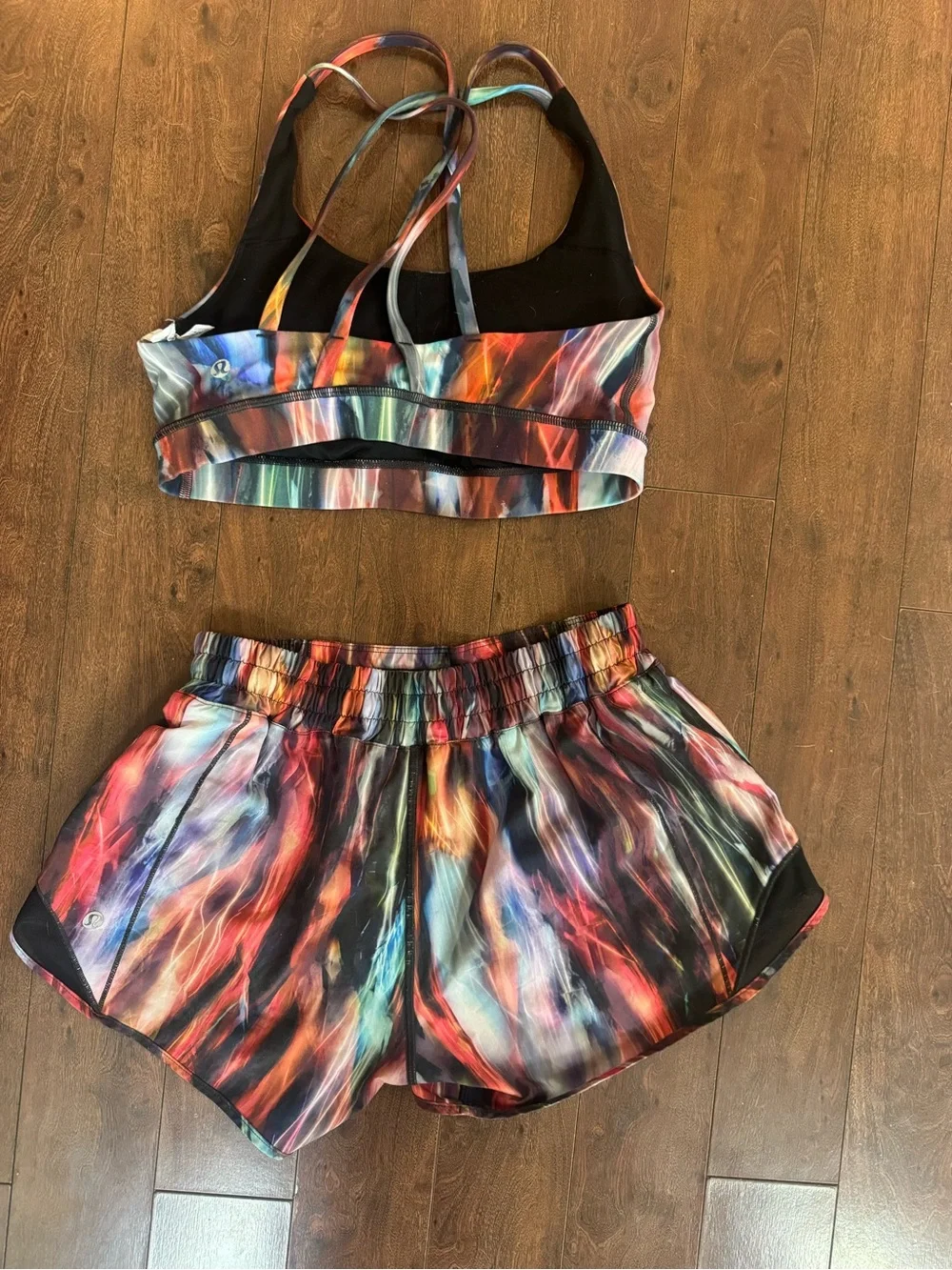 Lululemon Chroma Fusion Multi / Black Matching Set – Size 6